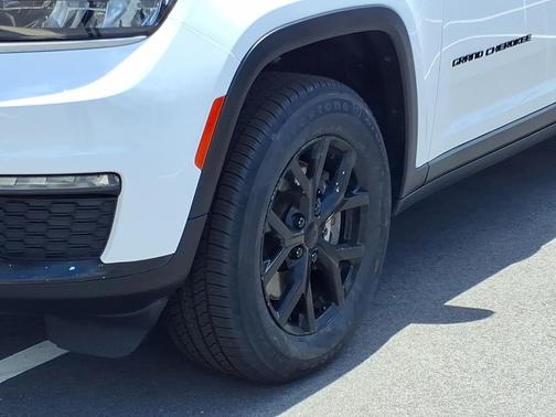 Bright White Clearcoat 2022 Jeep Grand Cherokee L Limited