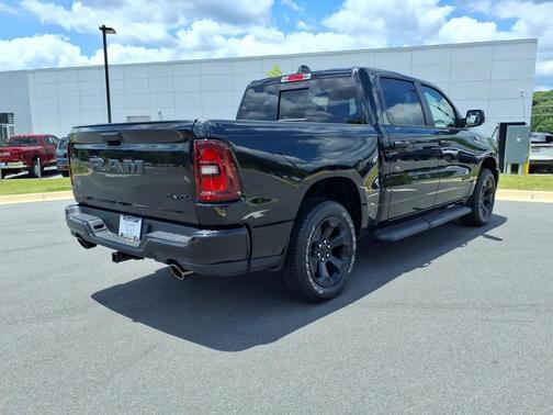 Diamond Black Crystal Pearlcoat 2026 RAM 1500 Express