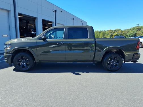 Tank 2027 RAM 1500 Big Horn/Lone Star