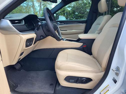 Bright White Clearcoat 2024 Jeep Grand Cherokee Limited