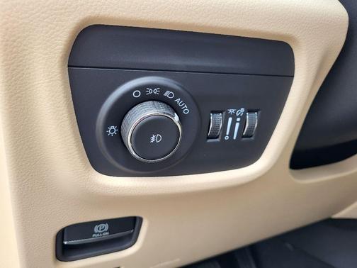 Bright White Clearcoat 2024 Jeep Grand Cherokee Limited
