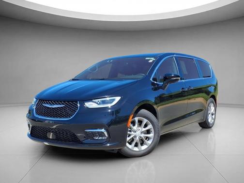Diamond Black Crystal Pearlcoat 2026 Chrysler Pacifica Limited