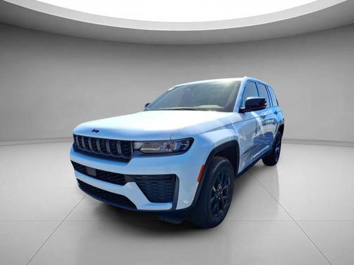 Bright White Clearcoat 2027 Jeep Grand Cherokee Altitude