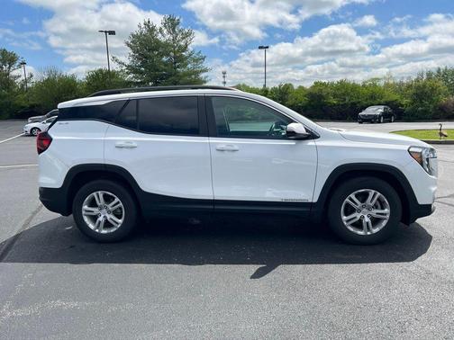 Summit White 2023 GMC Terrain SLE