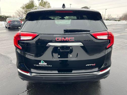 2024 GMC Terrain AWD AT4