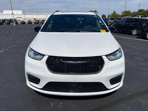 Bright White Clearcoat 2025 Chrysler Pacifica Limited