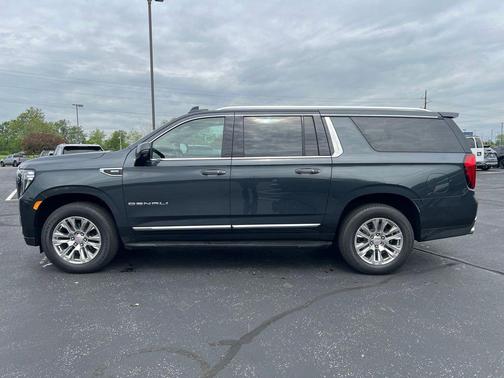 Hunter Metallic 2021 GMC Yukon XL Denali