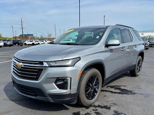Sterling Gray Metallic 2023 Chevrolet Traverse LT Leather