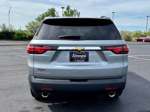 Sterling Gray Metallic 2023 Chevrolet Traverse LT Leather