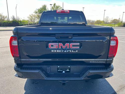 Onyx Black 2025 GMC Canyon Denali