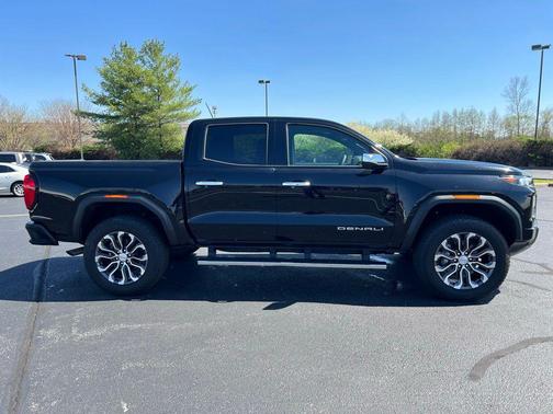 Onyx Black 2025 GMC Canyon Denali