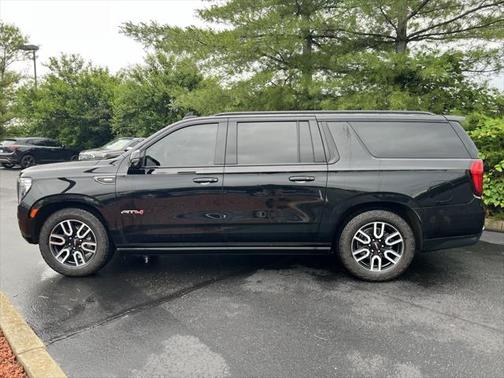 2023 GMC Yukon XL 4WD AT4