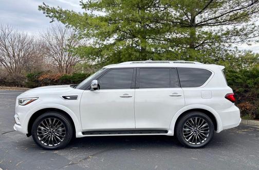 2023 INFINITI QX80 SENSORY AWD