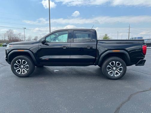 Onyx Black 2023 GMC Canyon AT4