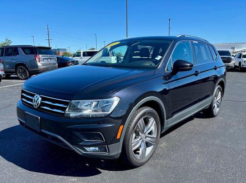 Deep Black Pearl 2021 Volkswagen Tiguan 2.0T SE 4MOTION