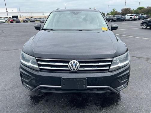 Deep Black Pearl 2021 Volkswagen Tiguan 2.0T SE 4MOTION