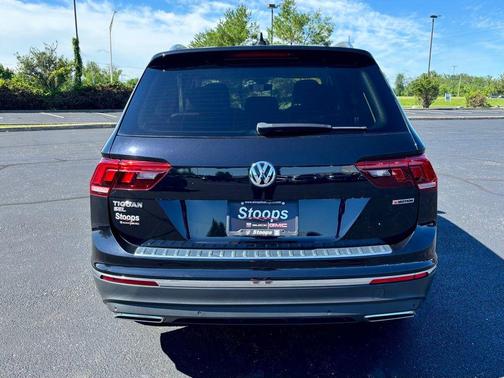 Deep Black Pearl 2021 Volkswagen Tiguan 2.0T SE 4MOTION