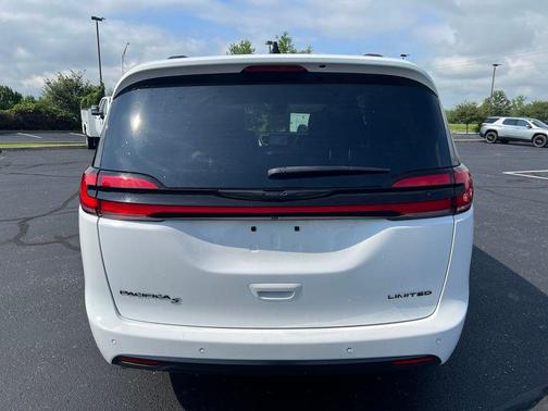 Bright White Clearcoat 2025 Chrysler Pacifica Limited