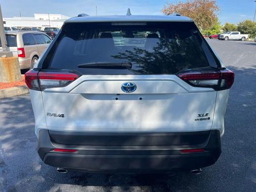 2024 Toyota RAV4 Hybrid XLE Premium
