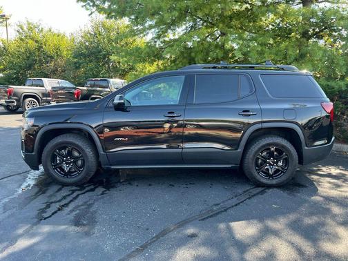 2023 GMC Acadia AWD AT4