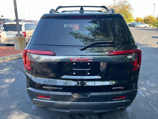 2023 GMC Acadia AWD AT4