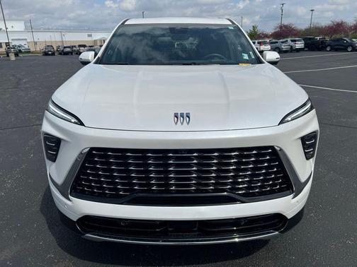White Frost Tricoat 2025 Buick Enclave Avenir FWD