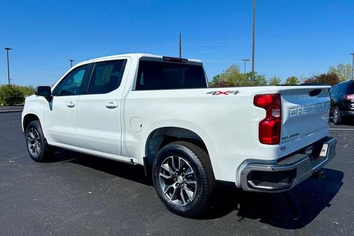 Summit White 2024 Chevrolet Silverado 1500 LT