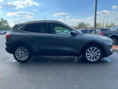 2022 Ford Escape Titanium