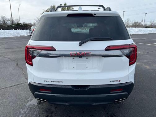 2023 GMC Acadia AWD AT4