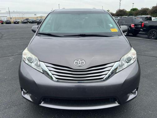Predawn Gray Mica 2017 Toyota Sienna XLE Premium