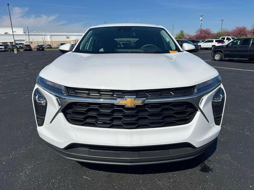 Summit White 2024 Chevrolet Trax LS
