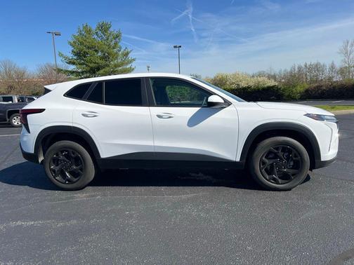 Summit White 2024 Chevrolet Trax LS