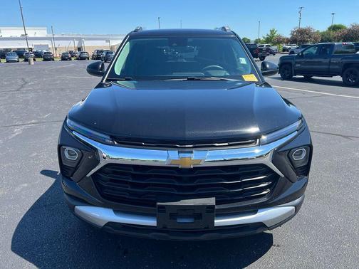Mosaic Black Metallic 2025 Chevrolet Trailblazer LT