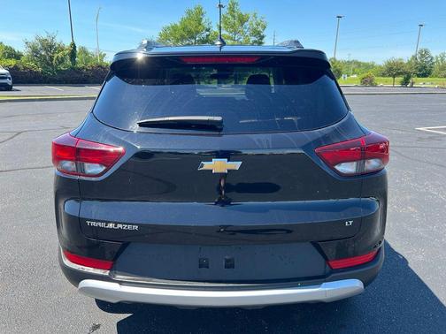 Mosaic Black Metallic 2025 Chevrolet Trailblazer LT