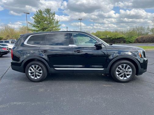 Ebony Black 2023 Kia Telluride LX