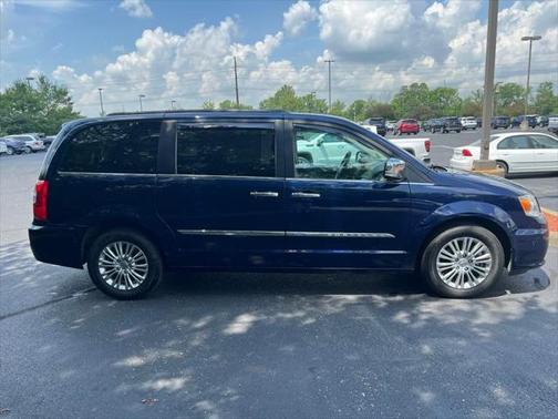 2015 Chrysler Town & Country Touring-L