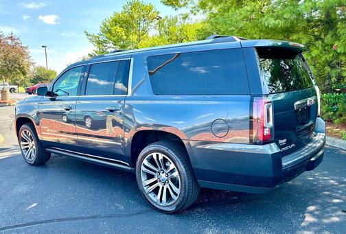 Dark Sky Metallic 2020 GMC Yukon XL Denali