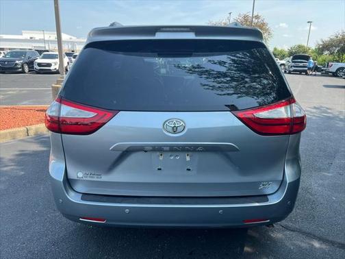 2017 Toyota Sienna XLE