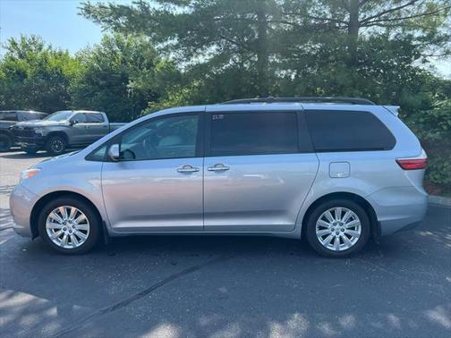 2017 Toyota Sienna XLE