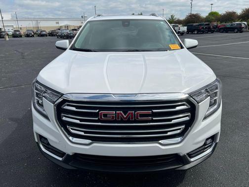 Summit White 2024 GMC Terrain SLT