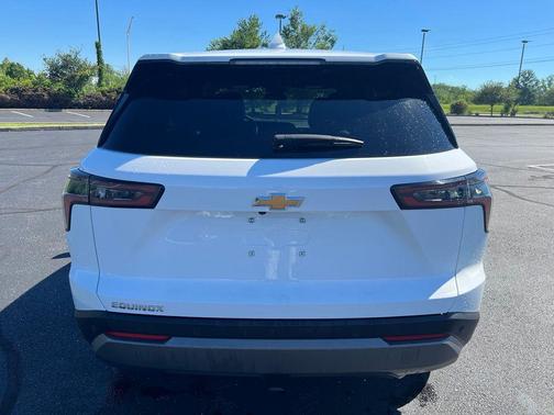 Summit White 2026 Chevrolet Equinox 1LT