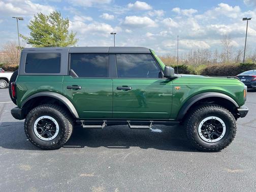 Eruption Green Metallic 2024 Ford Bronco Badlands