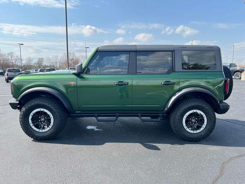 Eruption Green Metallic 2024 Ford Bronco Badlands