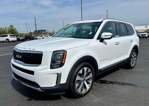 Glacial White Pearl 2022 Kia Telluride S