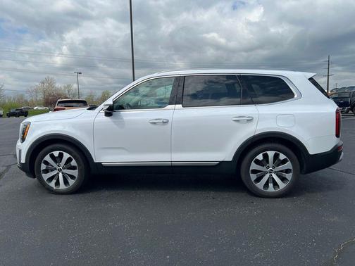 Glacial White Pearl 2022 Kia Telluride S