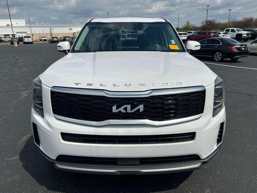 Glacial White Pearl 2022 Kia Telluride S