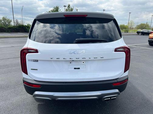 Glacial White Pearl 2022 Kia Telluride S
