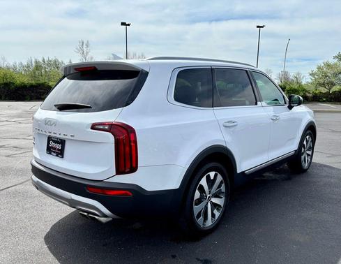 Glacial White Pearl 2022 Kia Telluride S