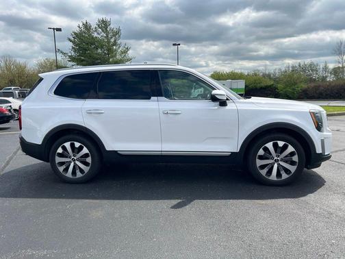 Glacial White Pearl 2022 Kia Telluride S