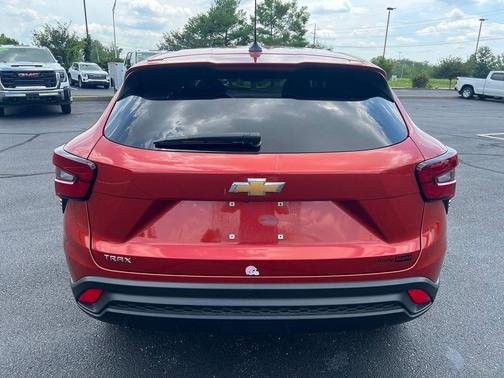 Cayenne Orange Metallic 2024 Chevrolet Trax LS